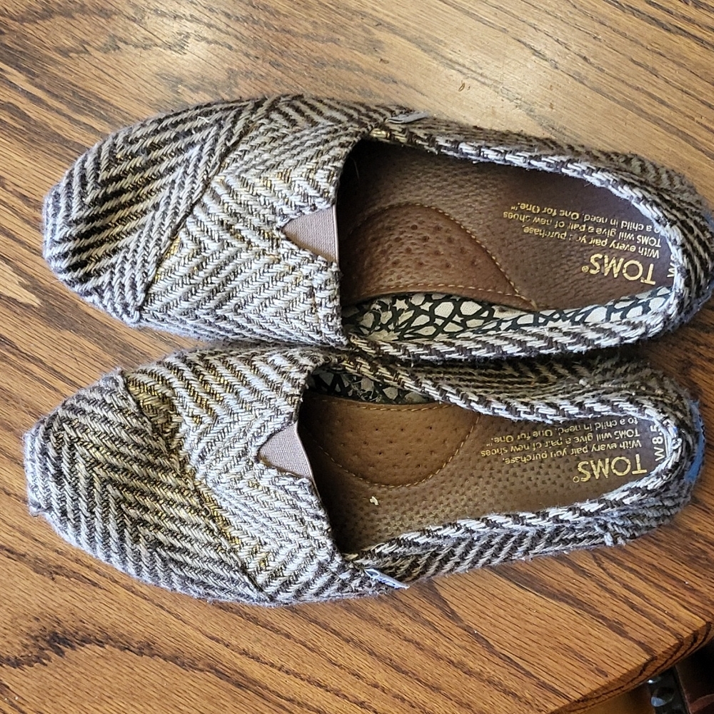 Brown/gold TOMS